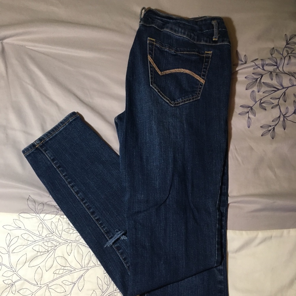 Dark blue boyfriend style skinny jeans